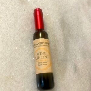 Romantic Bear wine lip tint NEBBIOLO RED
Lipgloss waterproof lipgloss New Sz 7g
